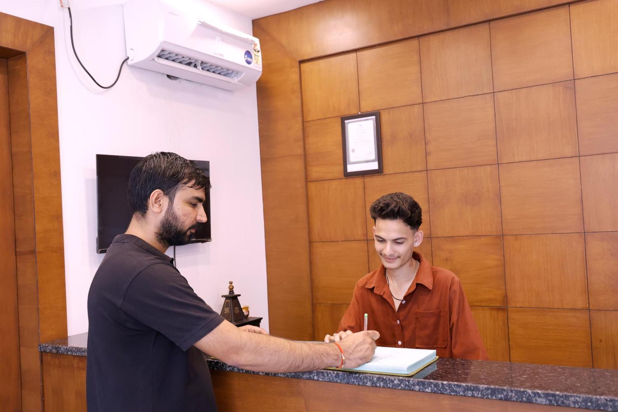 Hotel Parth Inn Rishikesh Ngoại thất bức ảnh